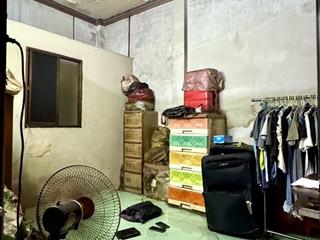 Ch.o thuê nhà tân hoá giáp quận 11
hẻm 5m thông dt 4.3 x 10.5
trệt 1 lầu 2pn
9tr
gần siêu thị phú