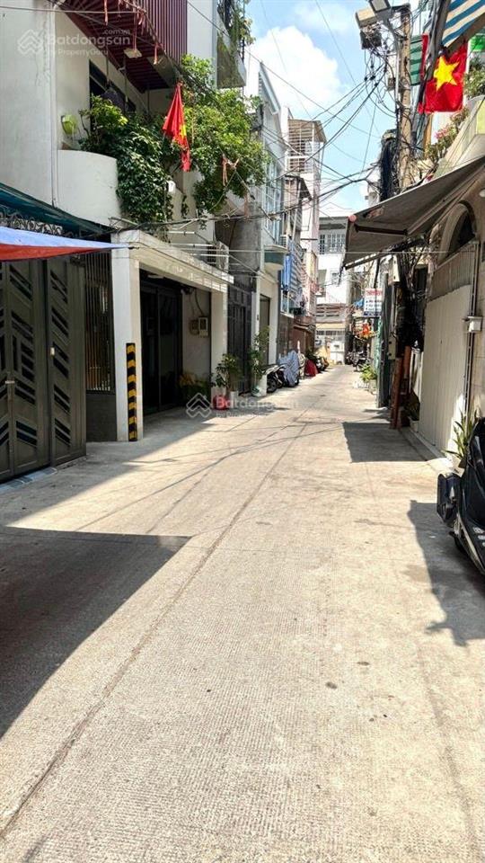 B.án nh.à hẻm thông  nguyễn văn cừ  24m2  3 tầng 5 tỉ
 kích thước 3m * 8.4m
 kết cấu 1 trệt