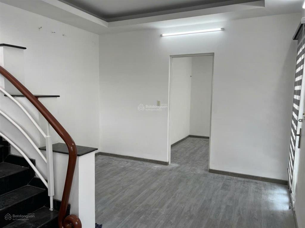 B.a'n nh.anguyễn văn luông p. phú lâm q.6
5.4 x 13.5 chỉ 7 tỷ nhỉnh mô tả
+ kết cấu trệt, 2