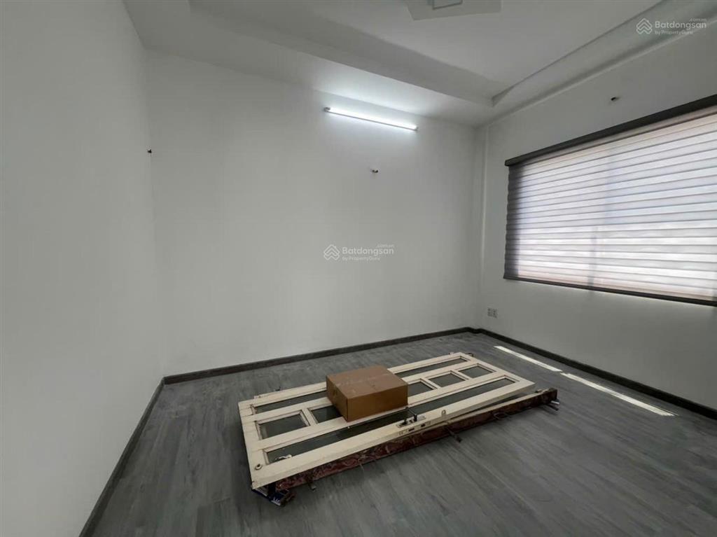 B.a'n nh.anguyễn văn luông p. phú lâm q.6
5.4 x 13.5 chỉ 7 tỷ nhỉnh mô tả
+ kết cấu trệt, 2