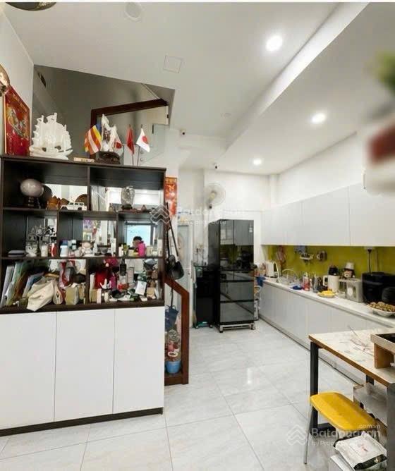 B.án nh.à trung tâm q5  ngay nguyễn trãi  trần bình trọng  4 tầng nở hậu gần 5m dtsd  139m2
