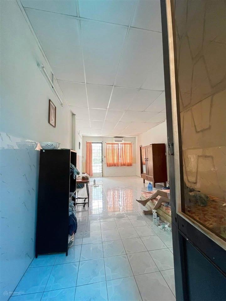 Bán nhà lê đại hành đường 8m 3 tầng chỉ nhỉnh 10 tỉ khu vực trung tâm, giao thông thuận