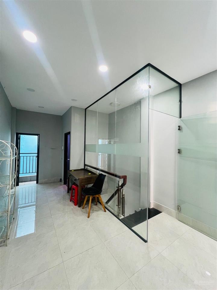 * bán nhà hẻm 8m minh phụng quận 11 ( 34m2  2 tầng ) * 6.99 tỉ
* nhà 1 trệt 1 lầu .....ban công