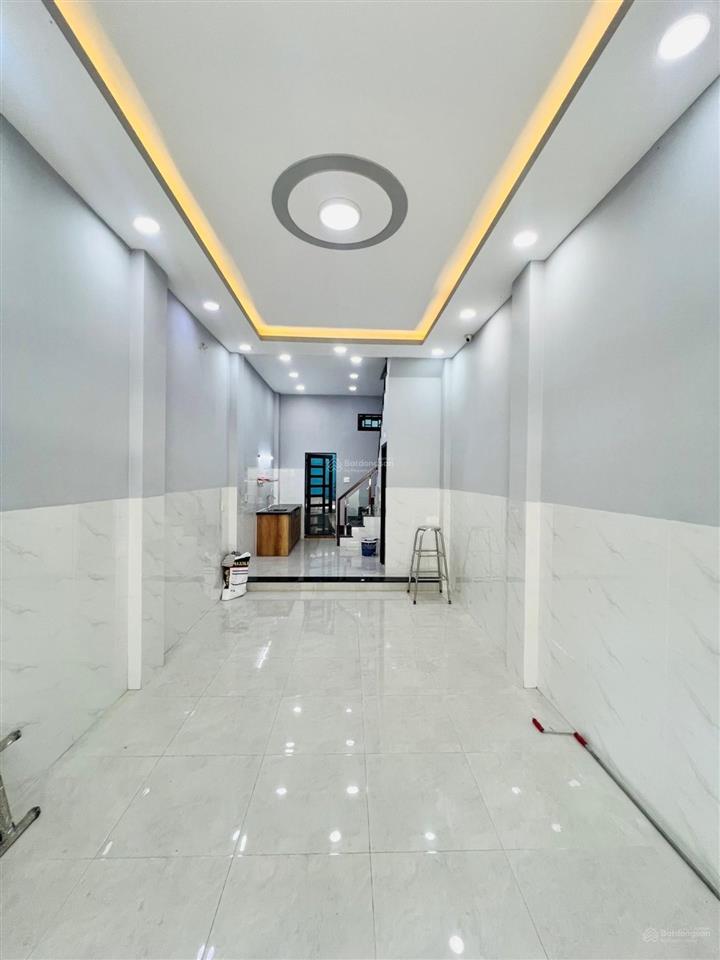 * bán nhà hẻm 8m minh phụng quận 11 ( 34m2  2 tầng ) * 6.99 tỉ
* nhà 1 trệt 1 lầu .....ban công