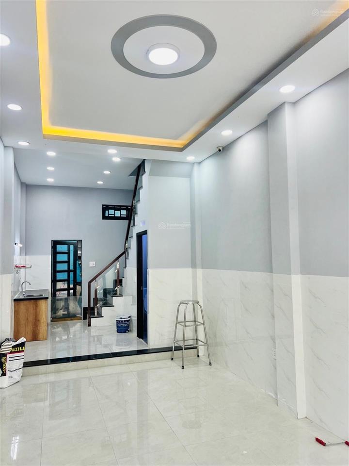 * bán nhà hẻm 8m minh phụng quận 11 ( 34m2  2 tầng ) * 6.99 tỉ
* nhà 1 trệt 1 lầu .....ban công