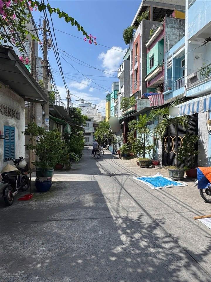 Bán nhà ngay q11, chỉ nhỉnh 8 tỏi có ngay nhà 3 tầng, hẻm 12m  nguyễn chí thanh
+ 4 x 16 nh