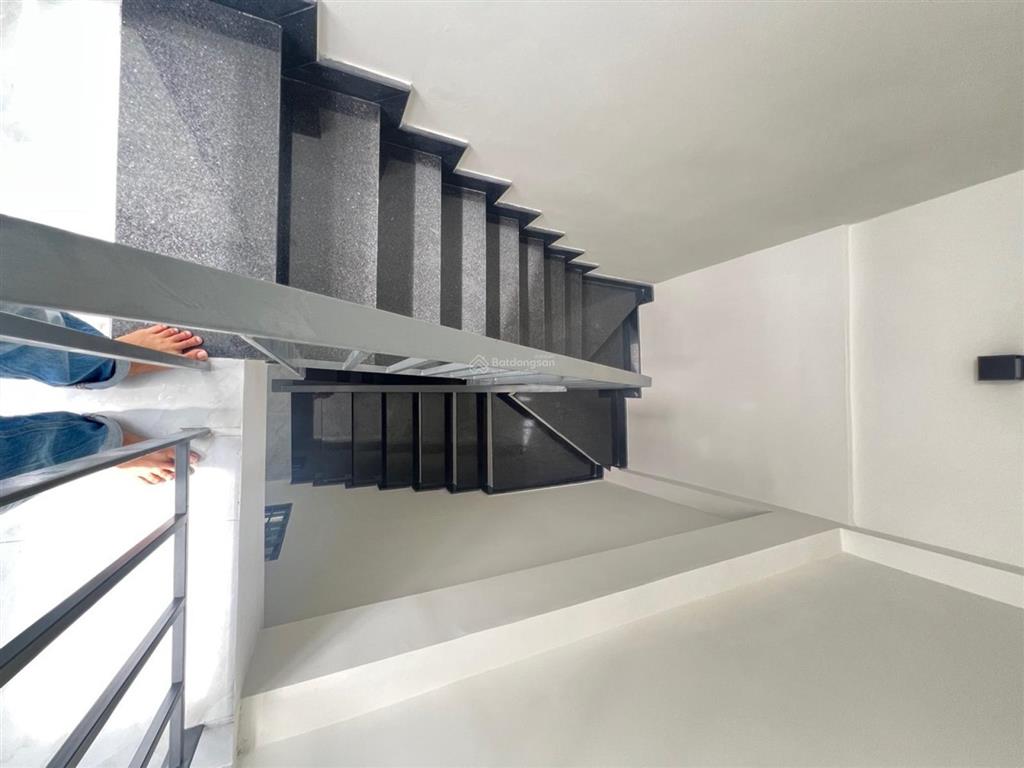 Bán nhà lạc long quân 4 x 8m, 6,980 tỷ. nhà mới ở ngay, kết cấu 5 tầng + nhà có 3pn rộng