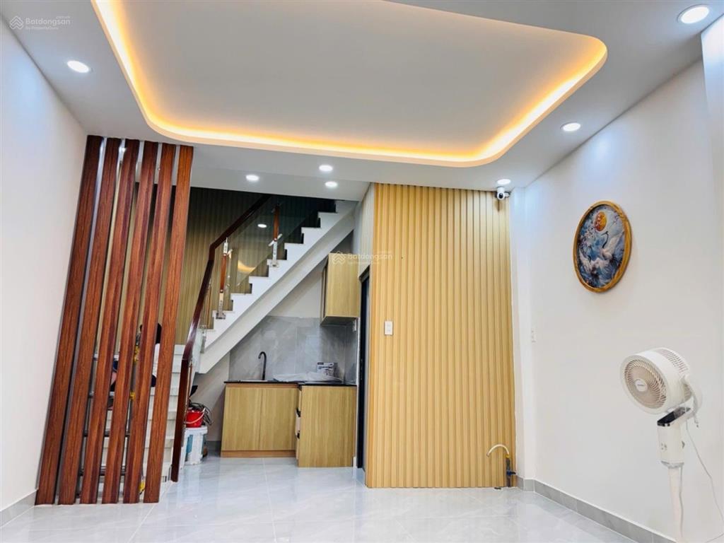 Bán nhà mt trần bình trọng  trần phú 3.95 x 11 nở hậu 4.05, 8.58 tỷ  nhà 1 trệt 1 lầu, 1wc
 shr
