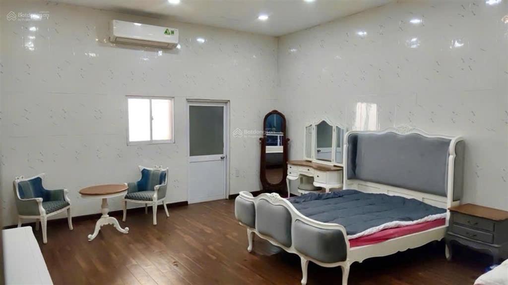 Bán nhà vườn rộng rãi tân hoá 128m2, ngang 10m hiếm có tại quận 11 chỉ 8,5 tỉ tl
