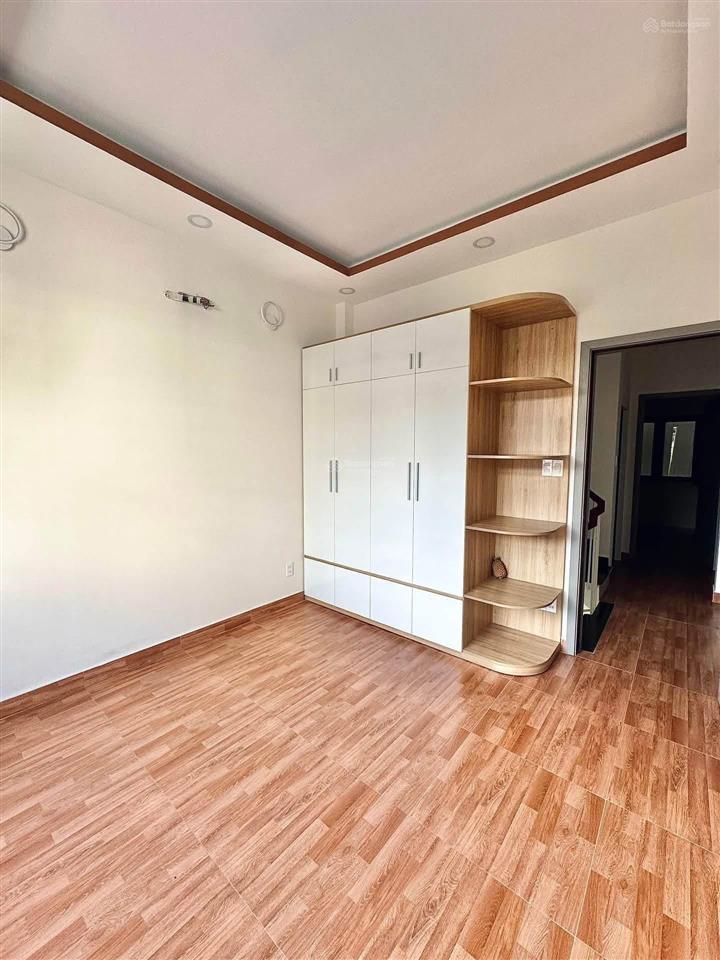 Bán nhà đẹp mới xây 4 tấm  38m2  âu cơ  lạc long quân 3.45 x 11 7.35 tỉ
+ kết cấu 1 trệt 2