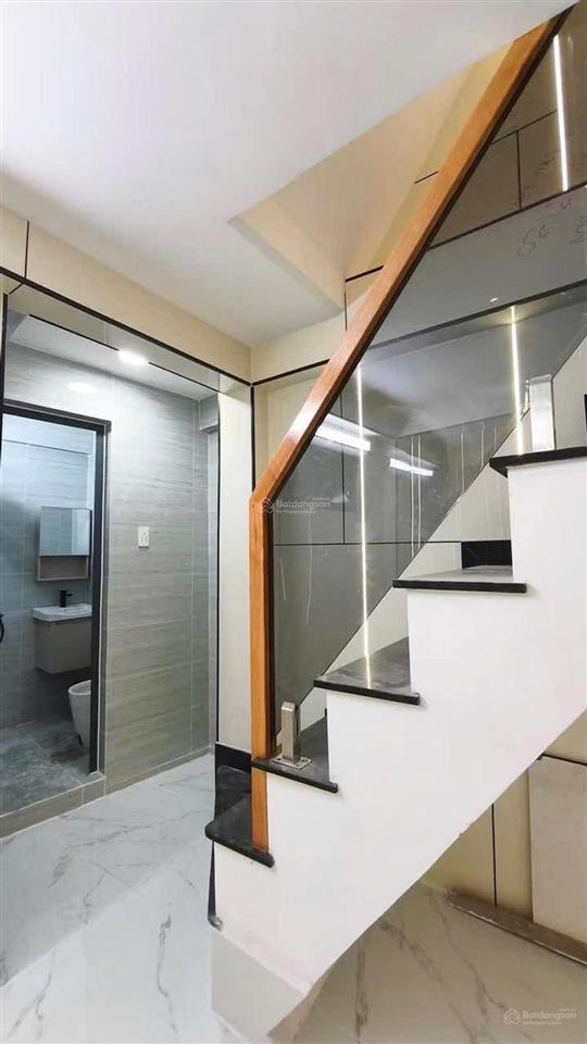 Bán nhà an bình q.5. dt 3.3 x 8.5 nh 3.5m, 6.38 tỉ. kc 1 trệt 1 lửng 2 lầu. vị trí đẹp