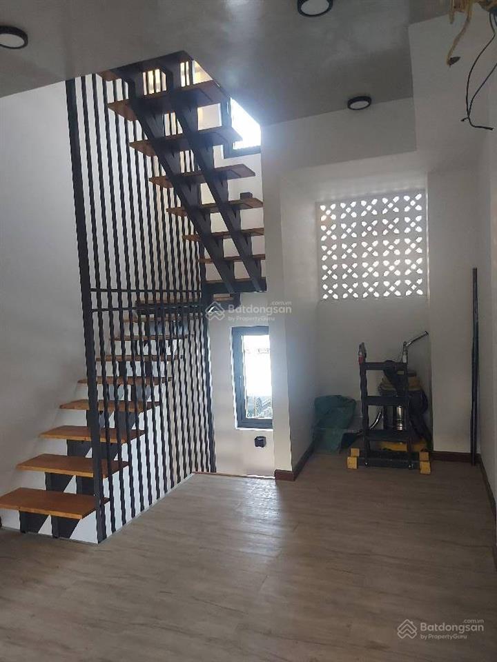 Bán nhà lê hồng phong q.5
3.2 x 9 6,5 tỉ
+ gồm trệt, 3 lầu, sân thượng
+ shr