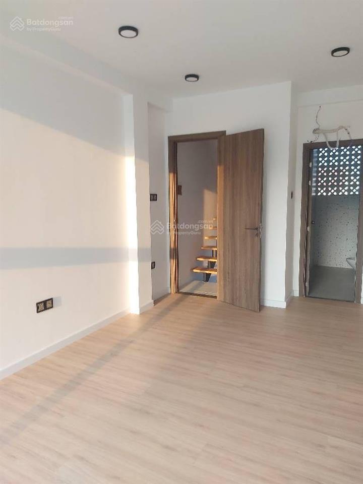 Bán nhà lê hồng phong q.5
3.2 x 9 6,5 tỉ
+ gồm trệt, 3 lầu, sân thượng
+ shr