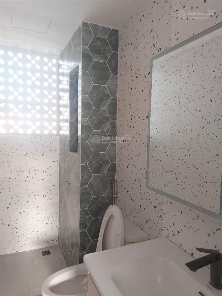 Bán nhà lê hồng phong q.5
3.2 x 9 6,5 tỉ
+ gồm trệt, 3 lầu, sân thượng
+ shr