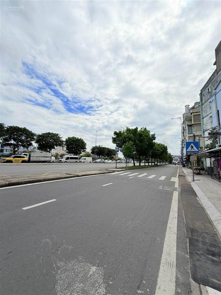 Bán nhà võ văn kiệt p. chợ quán q.5
2.8 x 10 6 tỏi
 hẻm ô tô thông
 nhà 1 trệt, 4 lầu
 shr