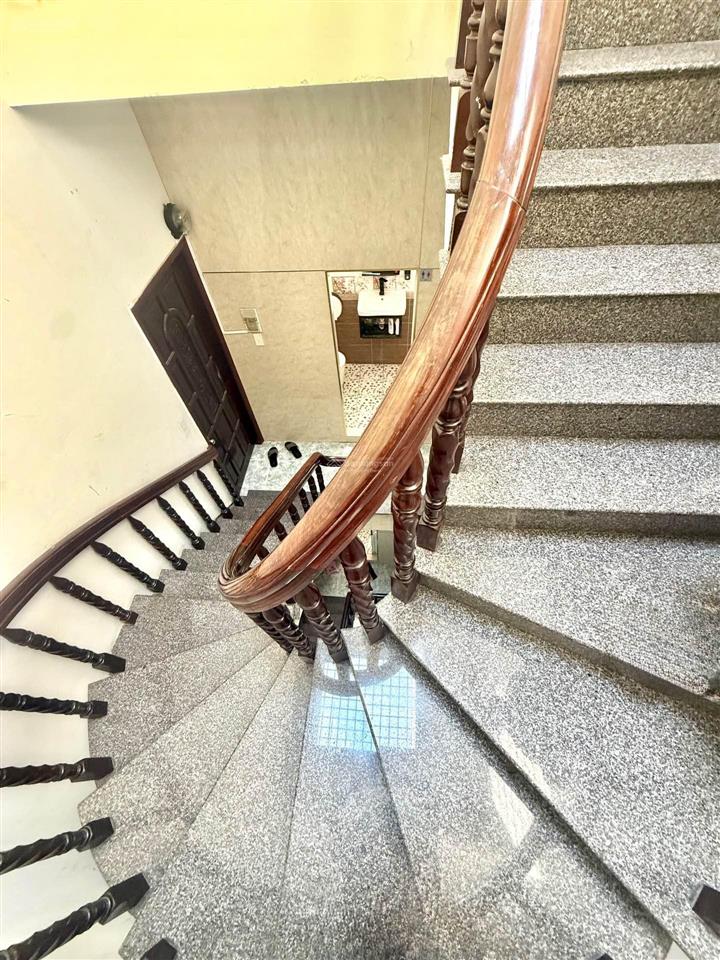 Bán nhà ông ích khiêm góc 2 mặt hẻm 5.5 x 13 nh 5.9 + trệt 2 lầu sân thượng + hẻm xe hơi thông