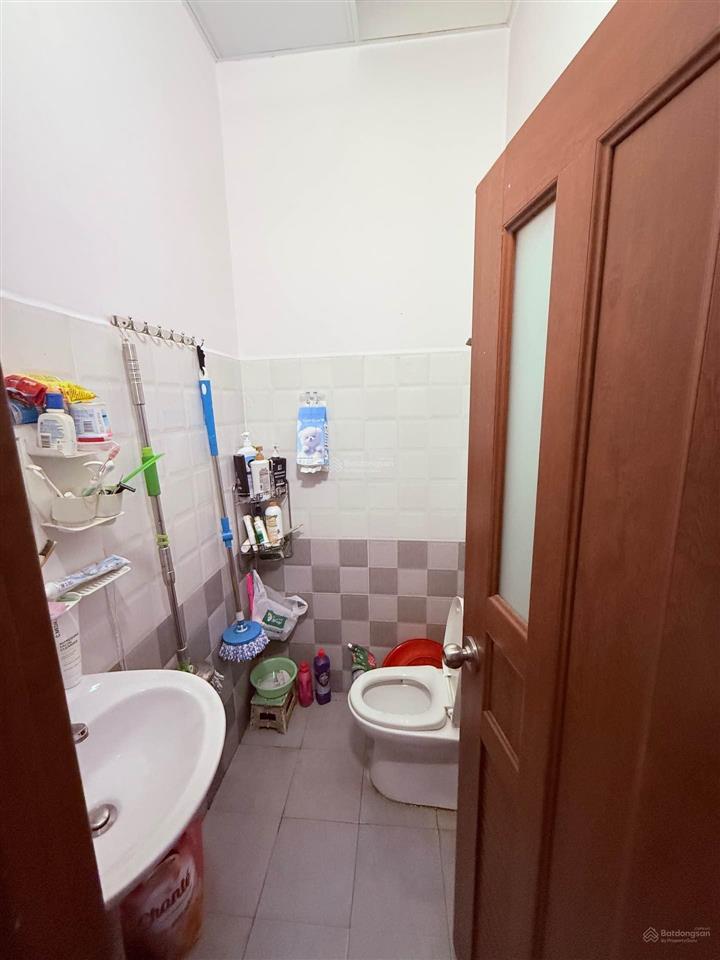 Bán nhà h3g cách 1 căn ra mt phan văn trị q.5
 5.8 tỉ
 dt 3x10
 kc trệt 1 lầu  vị trí vị