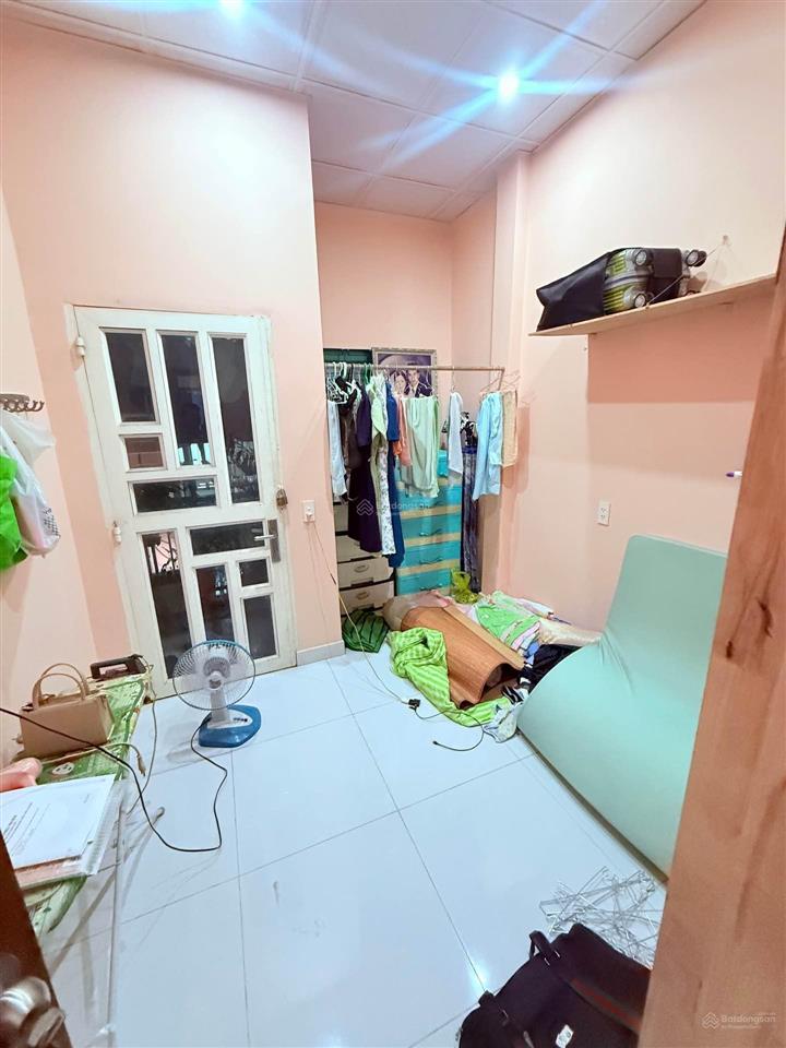 Bán nhà h3g cách 1 căn ra mt phan văn trị q.5
 5.8 tỉ
 dt 3x10
 kc trệt 1 lầu  vị trí vị