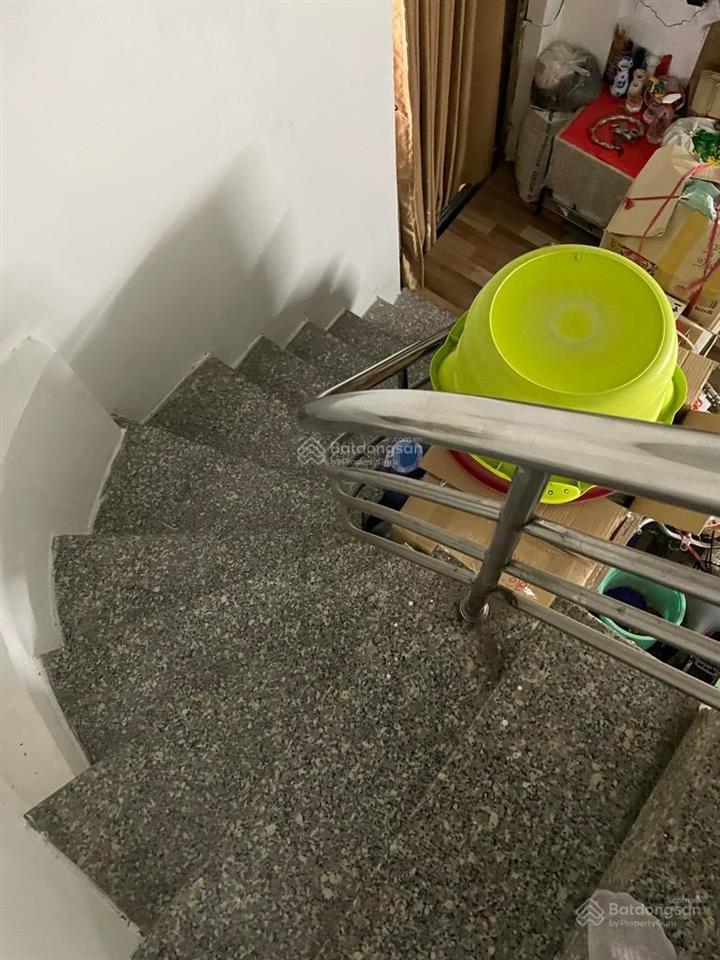 Chính chủ trang bìa lâu năm., mt đường 25m  nguyễn văn luông q.6
lề đường 5m  56.6m2 đang có dòn