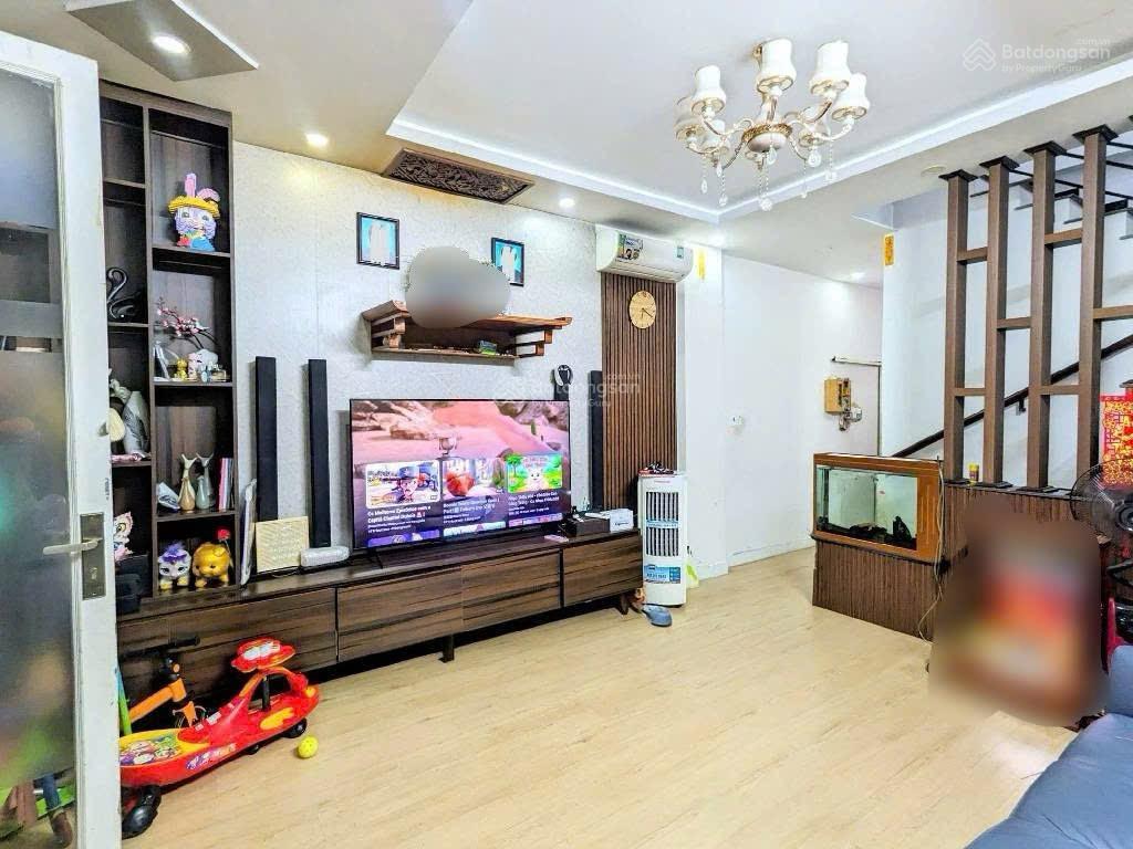 + b.a'n nh.ađường hoà hưng, phường hoà hưng + dt 35,3m2 ngang 3,8m * 9.2m nở hậu
+ 2 tầng
+ 6.5