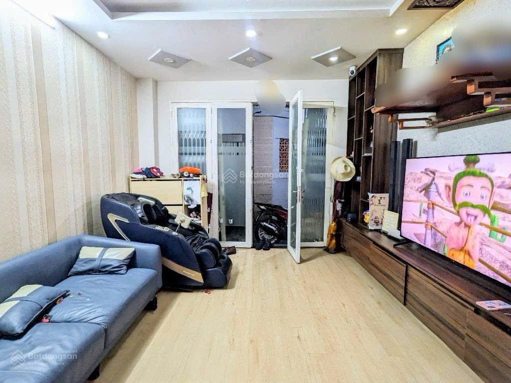 + b.a'n nh.ađường hoà hưng, phường hoà hưng + dt 35,3m2 ngang 3,8m * 9.2m nở hậu
+ 2 tầng
+ 6.5