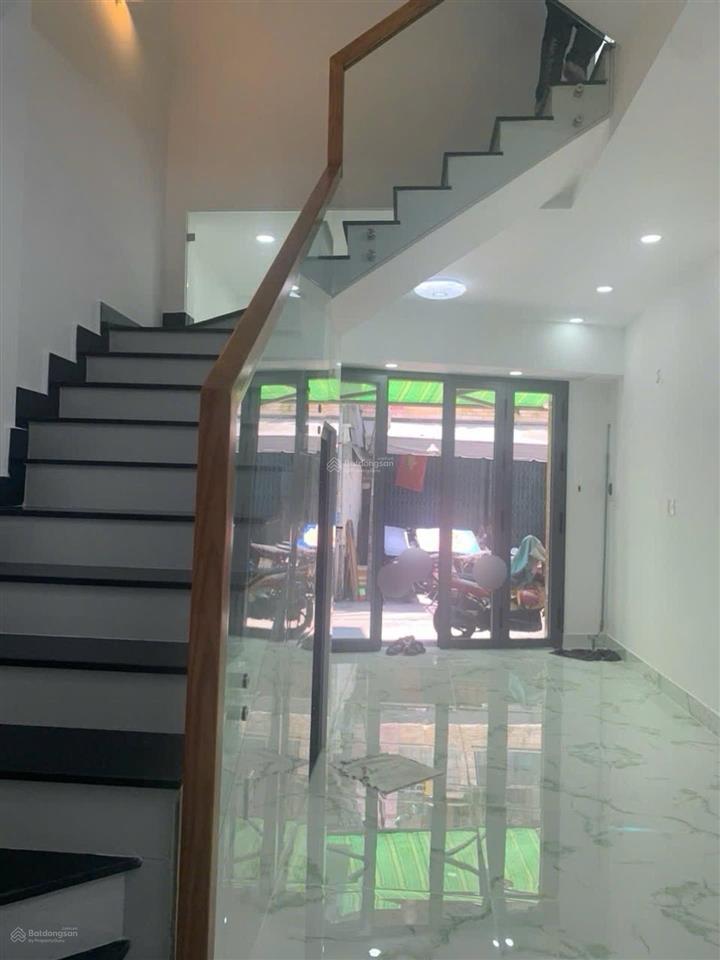 Bán nhà quận 1
 tạ uyên
 hẻm xe hơi
 chỉ nhỉnh 7 tỏi
 3 tầng btct
 săn dòng tiền cho thuê
