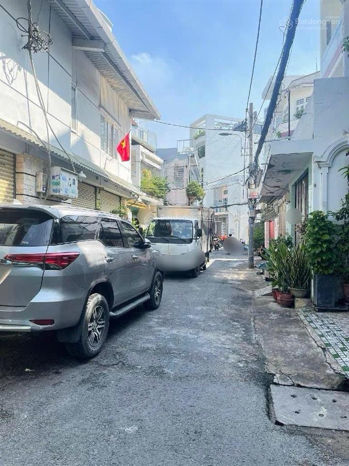 Bán nhà bình thới q.11
+ 7 x 8 + 8,5 tỉ
+ kc 1 trệt 1 lửng 2 lầu sân thượng, đúc btct
+ vị trí