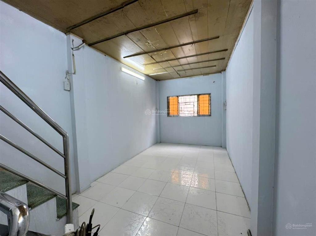 Bán nhà hồng bàng giáp q5. dtsd 38m2  vài bước ra mặt tiền  2 tầng, 2 pn, 2 wc  ô tô
