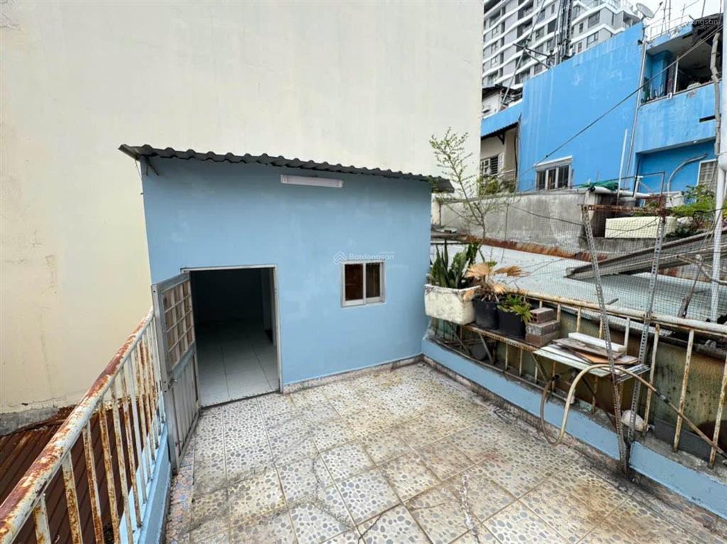 Bán nhà hồng bàng giáp q5. dtsd 38m2  vài bước ra mặt tiền  2 tầng, 2 pn, 2 wc  ô tô
