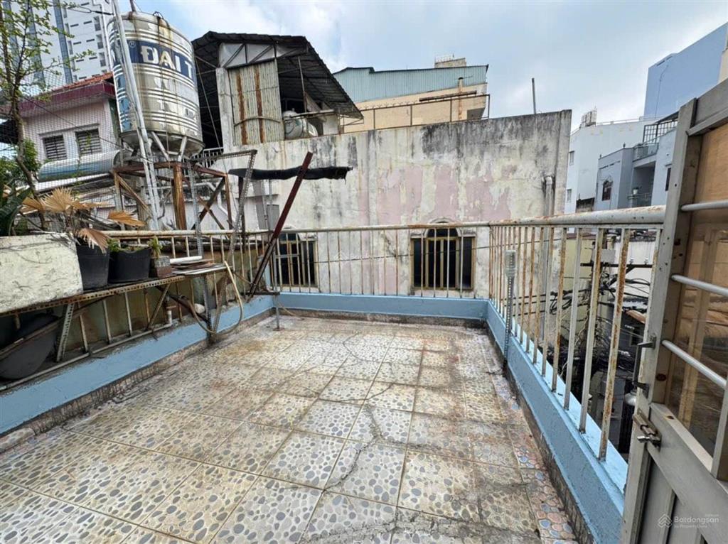 Bán nhà hồng bàng giáp q5. dtsd 38m2  vài bước ra mặt tiền  2 tầng, 2 pn, 2 wc  ô tô