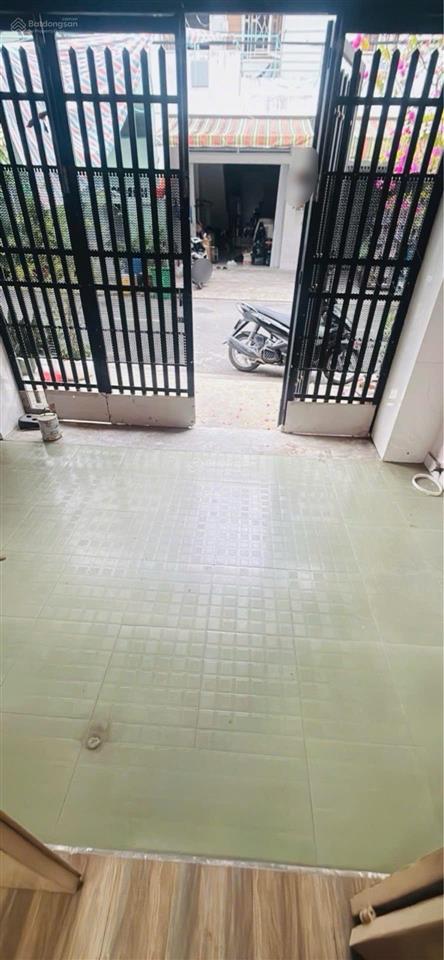 Bán nhà mới ở ngay hòa bình, kế bên q.11
hẻm nhựa 9m có lề 2m, 4m x 17m, 3 tầng,
sổ a4, không l