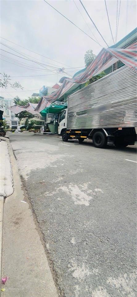 Bán nhà mới ở ngay hòa bình, kế bên q.11
hẻm nhựa 9m có lề 2m, 4m x 17m, 3 tầng,
sổ a4, không l