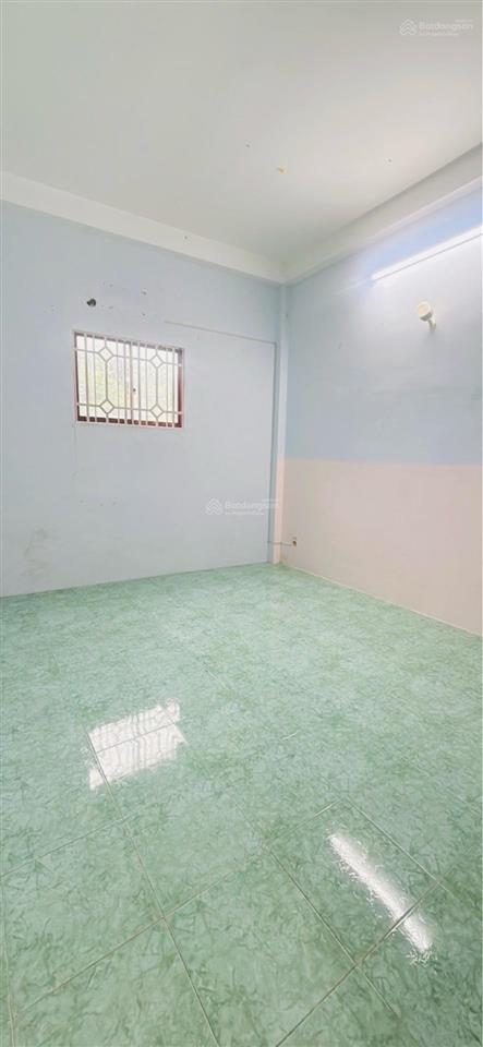 Bán nhà mới ở ngay hòa bình, kế bên q.11
hẻm nhựa 9m có lề 2m, 4m x 17m, 3 tầng,
sổ a4, không l