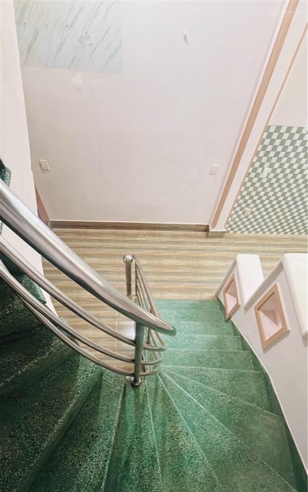 Bán nhà mới ở ngay hòa bình, kế bên q.11
hẻm nhựa 9m có lề 2m, 4m x 17m, 3 tầng,
sổ a4, không l