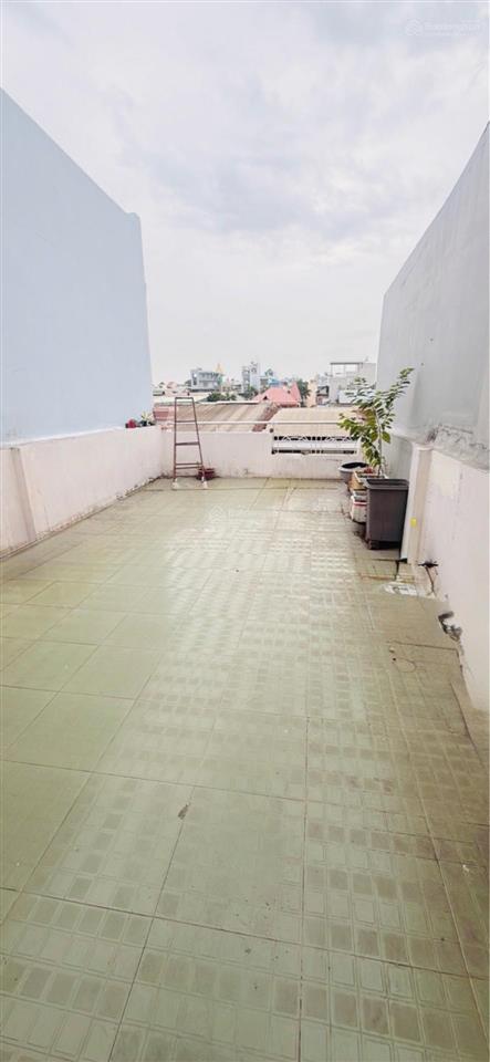 Bán nhà mới ở ngay hòa bình, kế bên q.11
hẻm nhựa 9m có lề 2m, 4m x 17m, 3 tầng,
sổ a4, không l