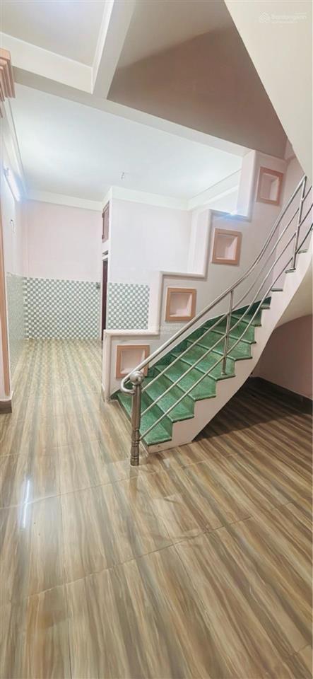 Bán nhà mới ở ngay hòa bình, kế bên q.11
hẻm nhựa 9m có lề 2m, 4m x 17m, 3 tầng,
sổ a4, không l