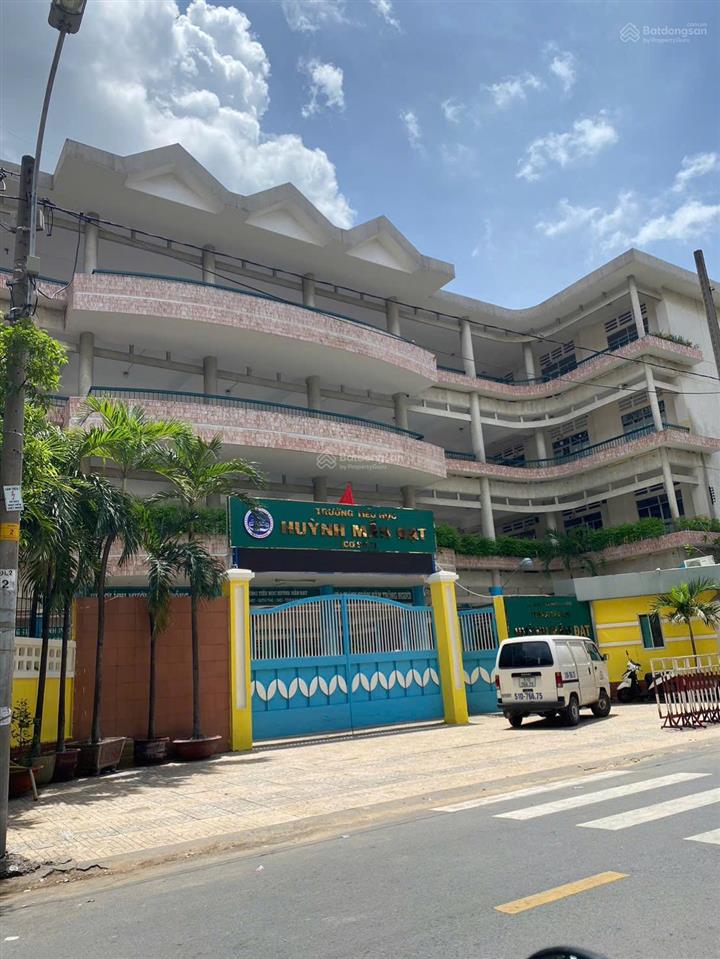 Mặt bằng làm kho q.5  dt 4*8  8tr  ưu tiên làm kho để hàng hoá, vpcty  đường nguyễn văn đừng