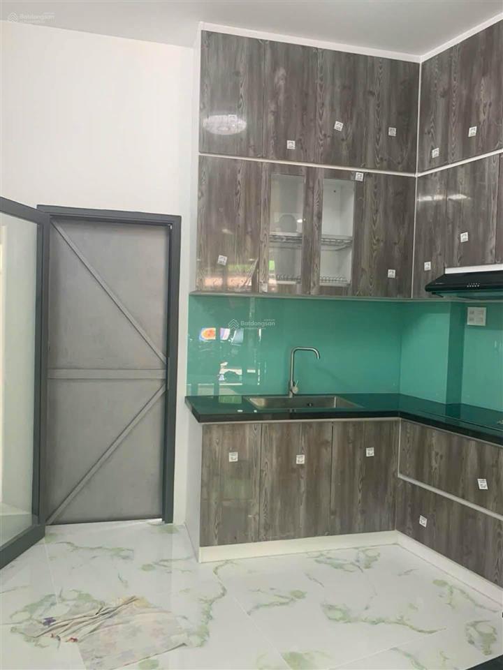 Bán nhà ngay khu kd vịt quay q.11
tạ uyên  3 tháng 2  hẻm 6m  3tầng btct  4pn  nhà mới vào ở