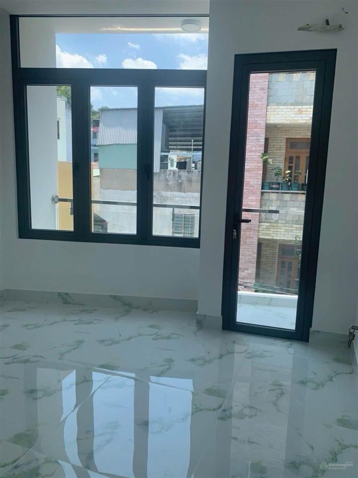 Bán nhà ngay khu kd vịt quay q.11
tạ uyên  3 tháng 2  hẻm 6m  3tầng btct  4pn  nhà mới vào ở