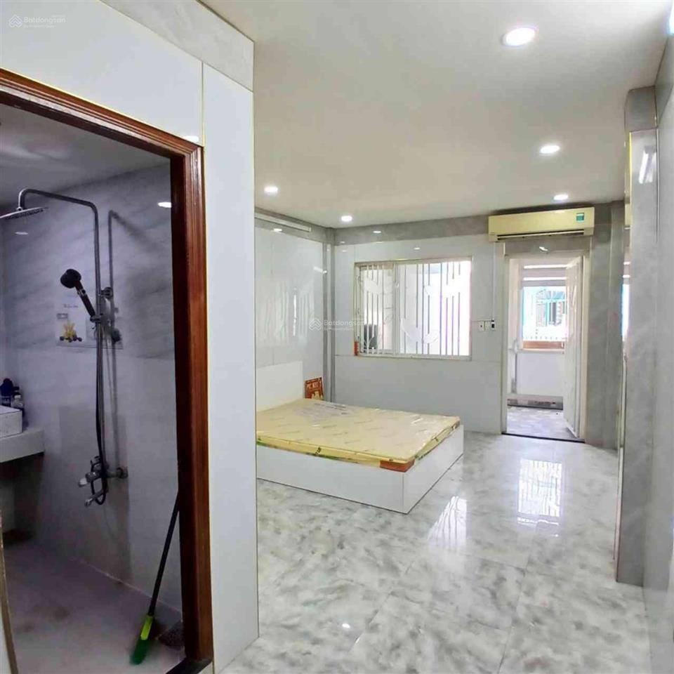 Bán nhà mặt tiền kd  ttq.11 ngay khu chợ. thiếc  4 tầng  3pn  3wc  chỉ nhỉnh 9 tỉ