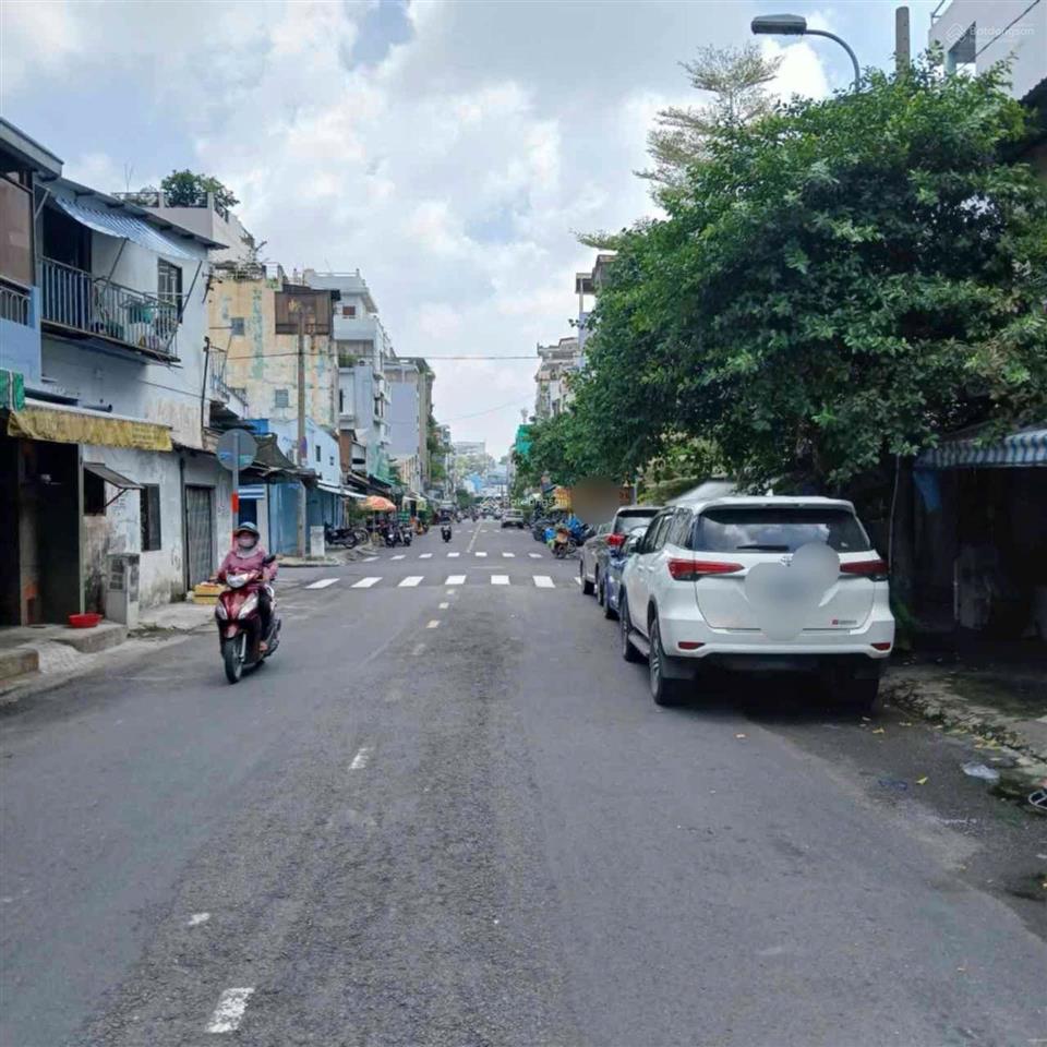 Bán nhà mặt tiền kd  ttq.11 ngay khu chợ. thiếc  4 tầng  3pn  3wc  chỉ nhỉnh 9 tỉ