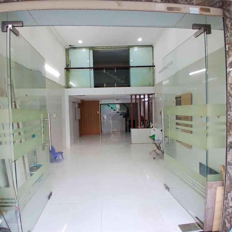 Bán nhà mặt tiền kd  ttq.11 ngay khu chợ. thiếc  4 tầng  3pn  3wc  chỉ nhỉnh 9 tỉ
