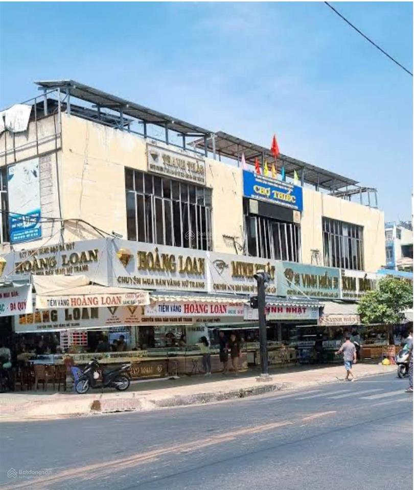 Bán nhà mặt tiền kd  ttq.11 ngay khu chợ. thiếc  4 tầng  3pn  3wc  chỉ nhỉnh 9 tỉ