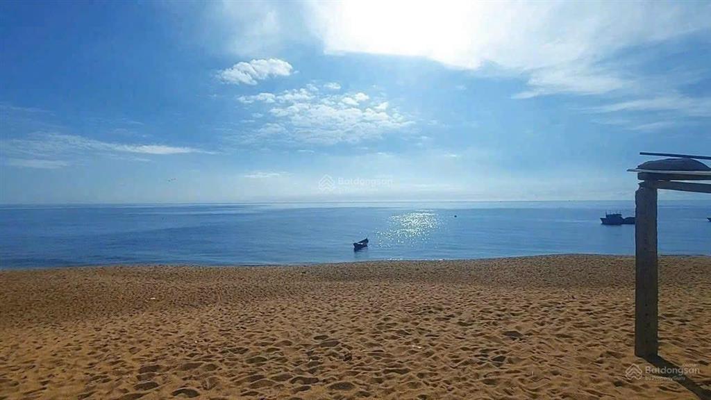 Lô đất cách biển chỉ 10m thích hợp xây homestay