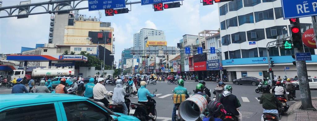 Cho thuê nhà mặt phố ngay kế bên ngã tư phú nhuận