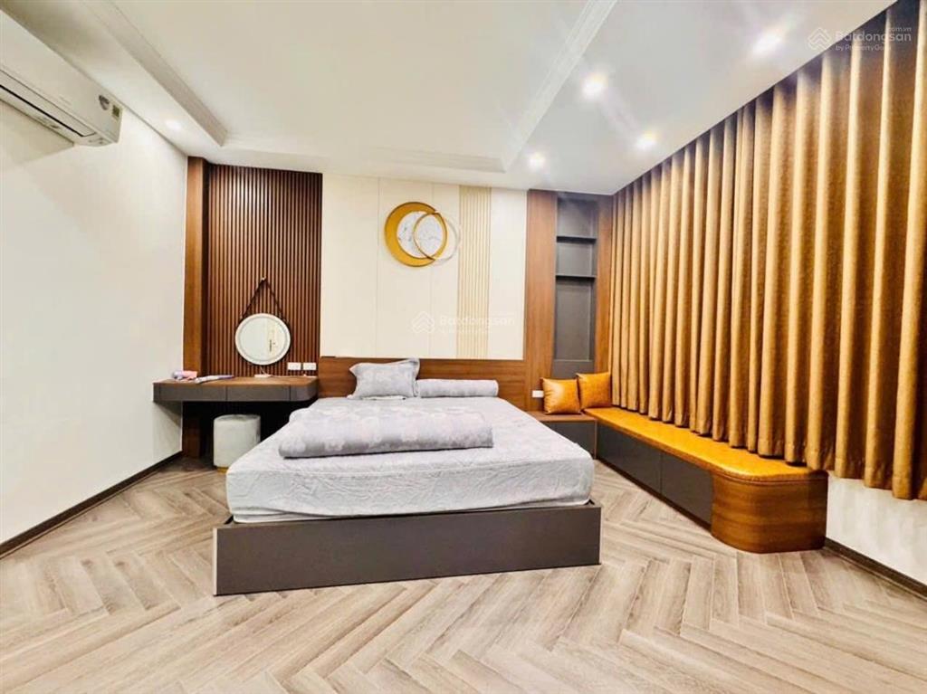 Duy nhất! chỉ nhỉnh 10 tỷ có ngay nhà phố hoàng văn thái, dt 37m2, 5 tầng thang máy, full nội thât