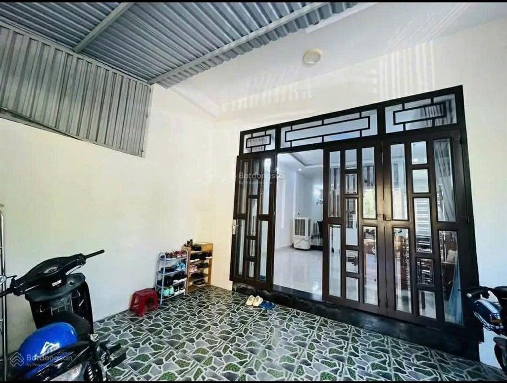 Cho thuê nhà 3 tầng khu hòn rớ 1, gần cầu bình tân nha trang