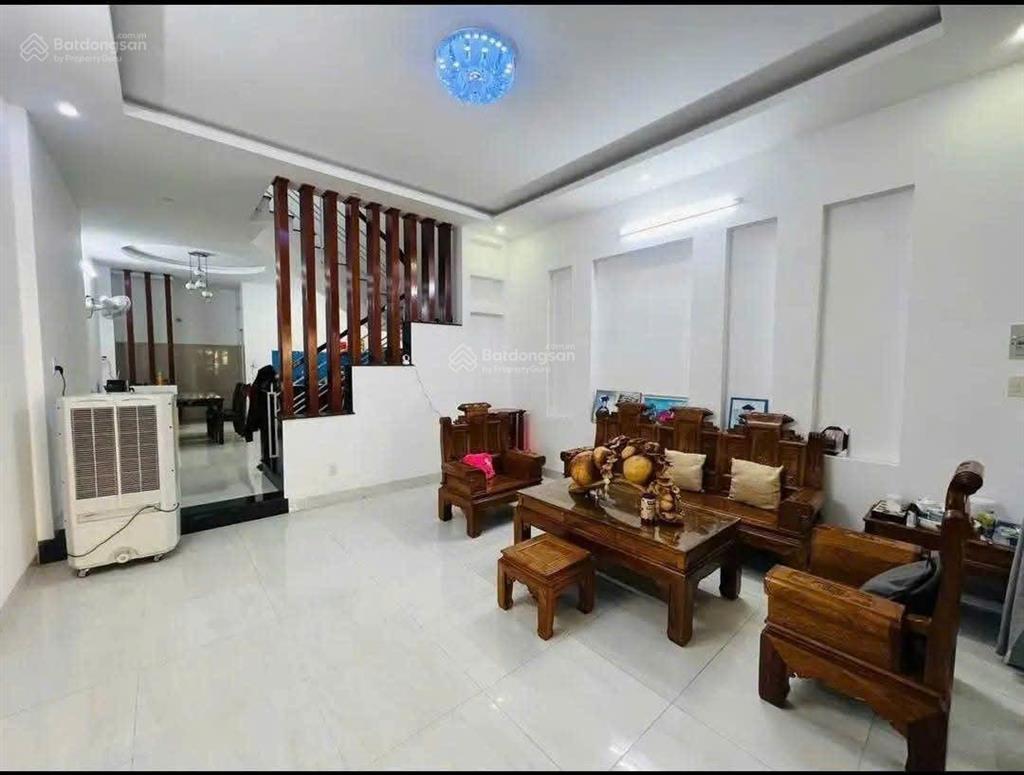 Cho thuê nhà 3 tầng khu hòn rớ 1, gần cầu bình tân nha trang