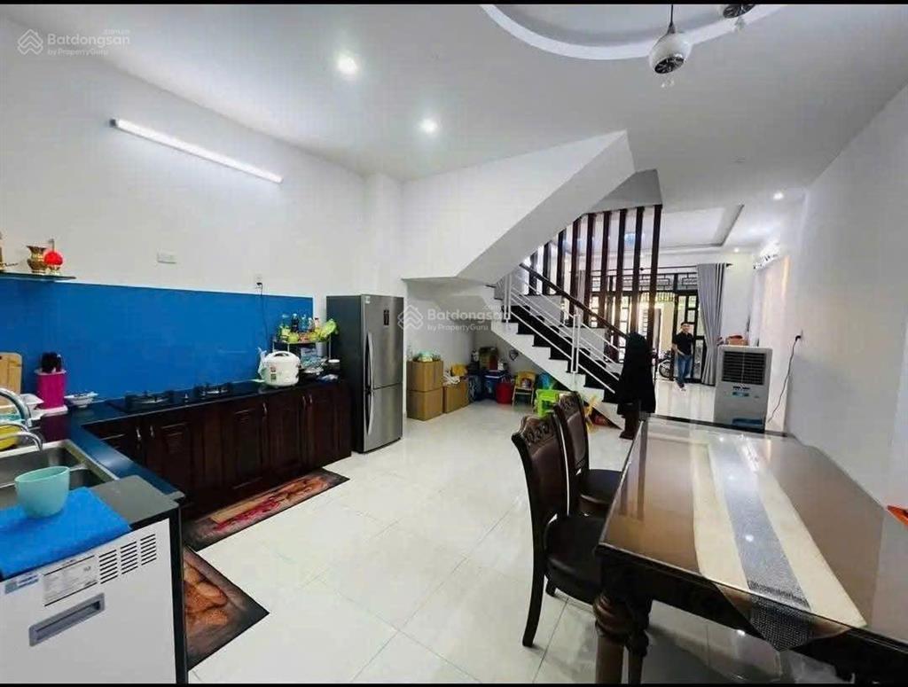 Cho thuê nhà 3 tầng khu hòn rớ 1, gần cầu bình tân nha trang