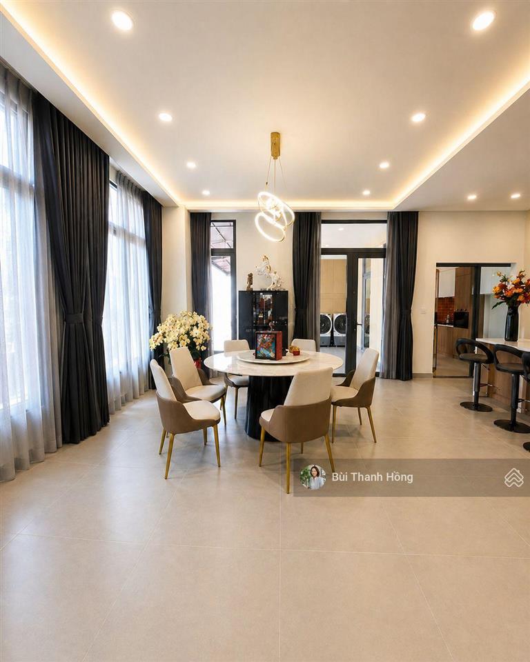 Bán biệt thự mặt tiền quận 7, cạnh lâm văn bền
